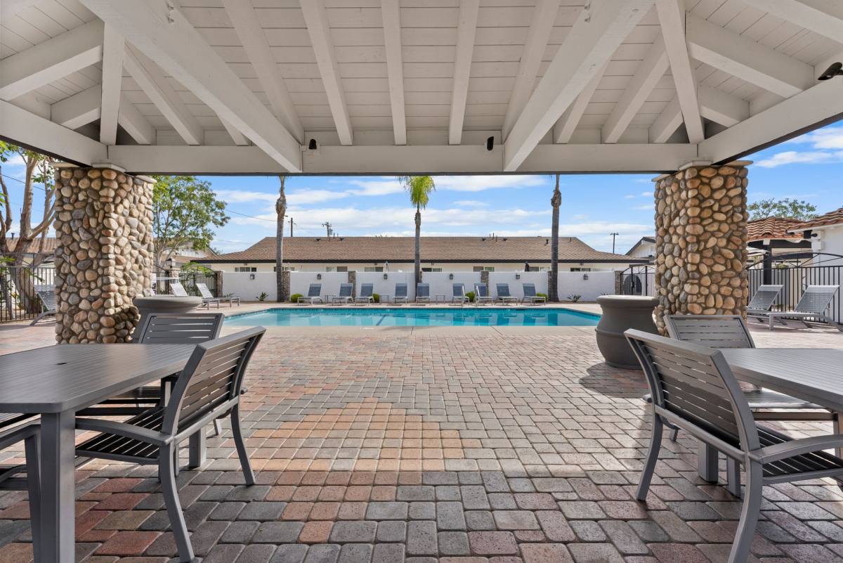Apartment for rent at 730 S Beach Blvd, Anaheim, CA 92804