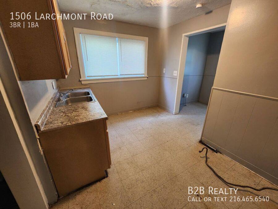 Apartment for rent at 1506 Larchmont Rd, Cleveland, OH 44110