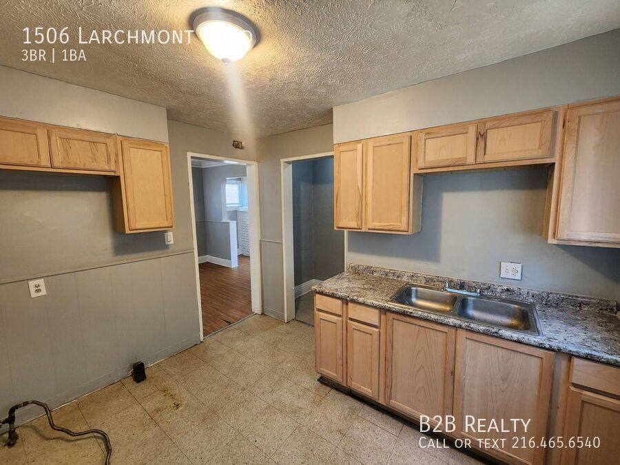 Apartment for rent at 1506 Larchmont Rd, Cleveland, OH 44110