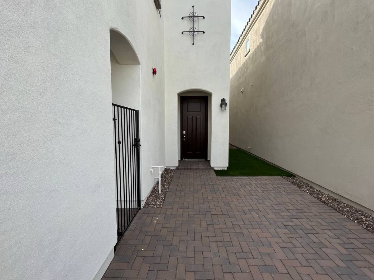 House for rent at 265 E Balsam Dr, Chandler, AZ 85286
