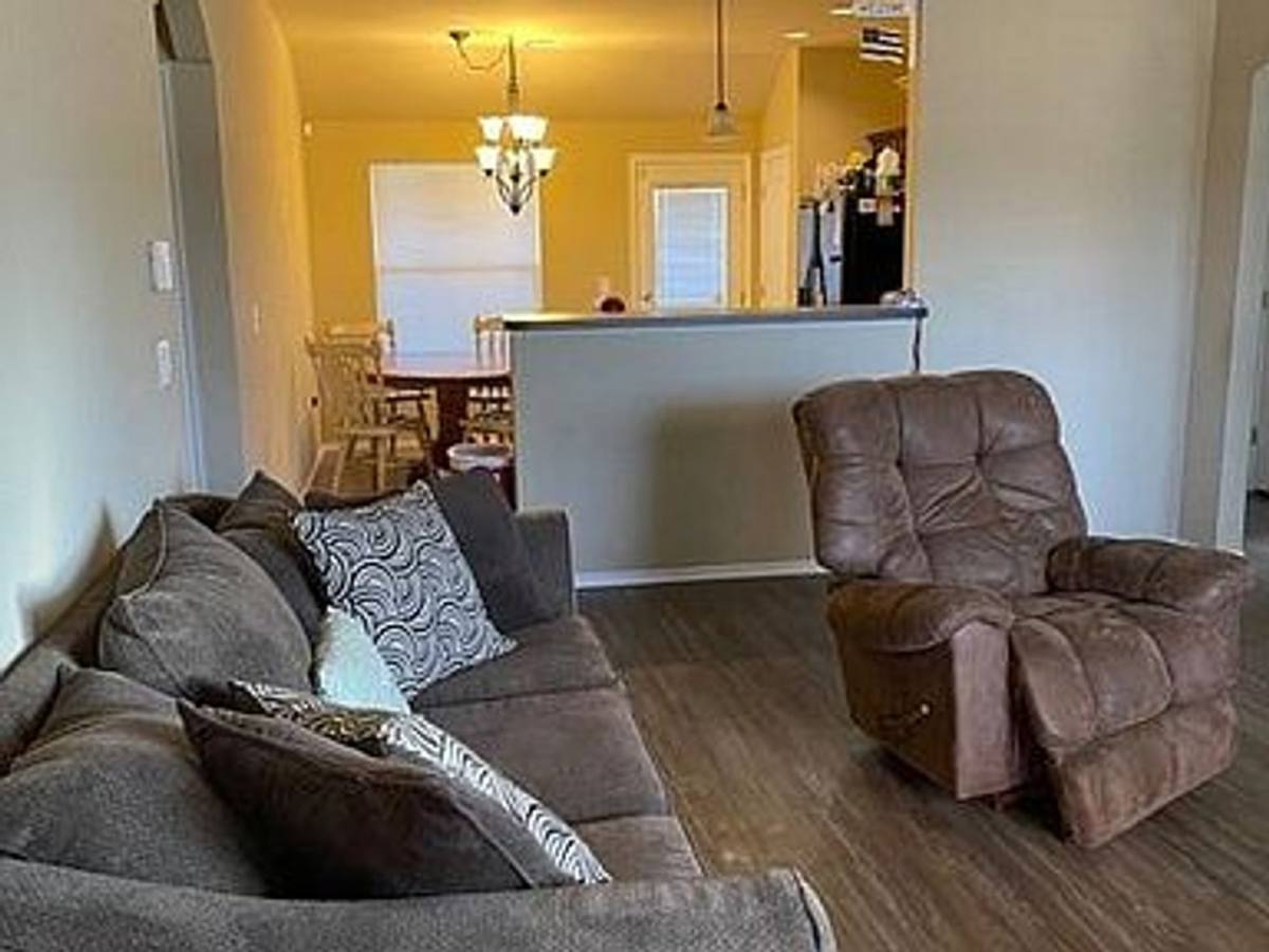 House for rent at 629 E Linden Lane, Mustang, OK 73064