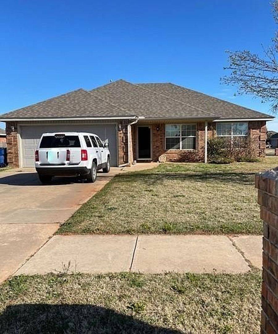 House for rent at 629 E Linden Lane, Mustang, OK 73064