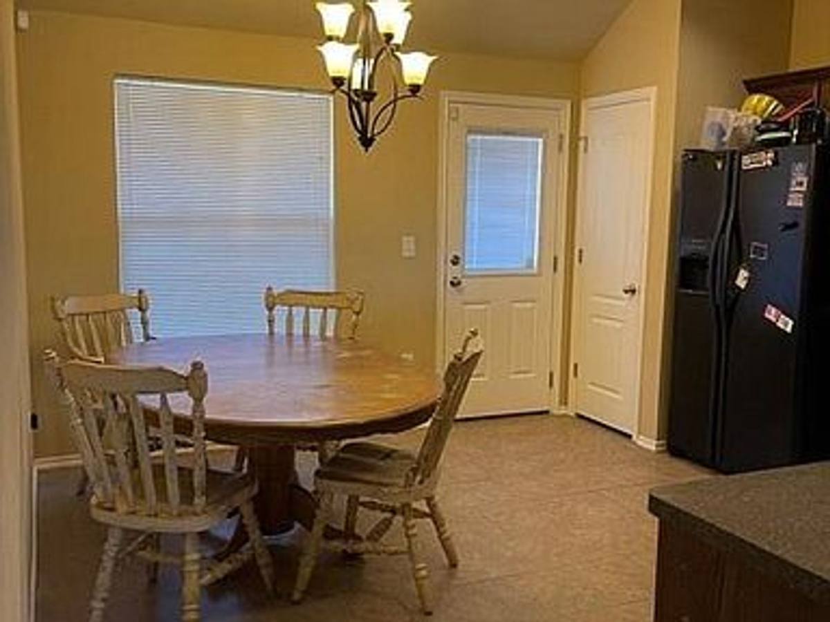 House for rent at 629 E Linden Lane, Mustang, OK 73064