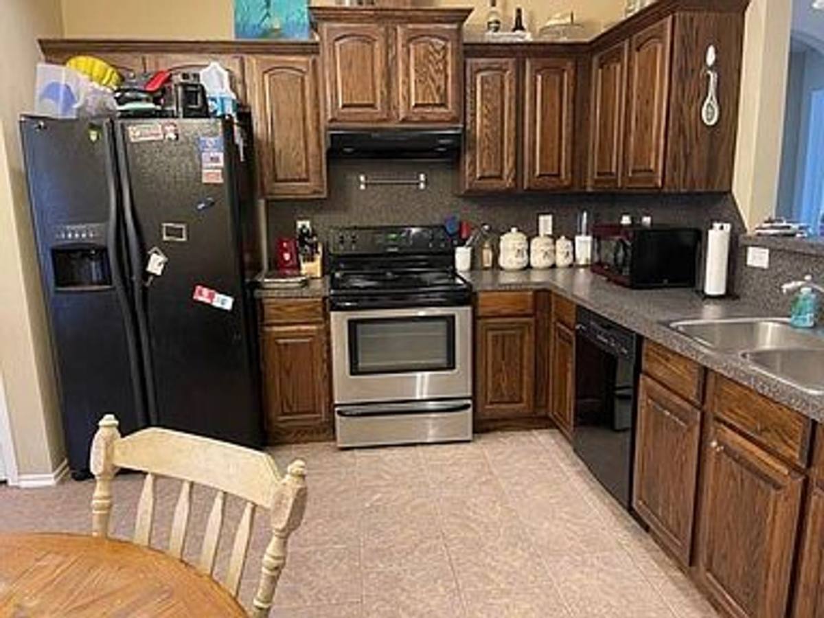 House for rent at 629 E Linden Lane, Mustang, OK 73064
