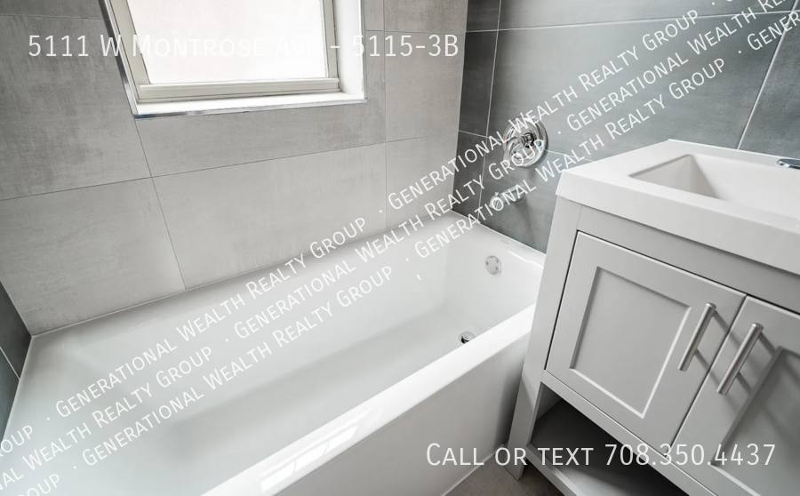 Apartment for rent at 5111 W Montrose Ave #3B, Chicago, IL 60641