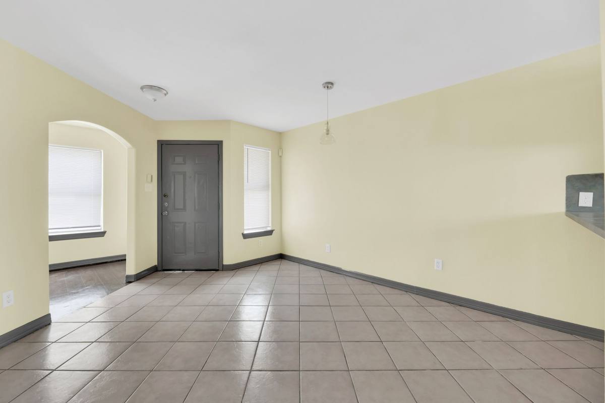 Apartment for rent at 910 W Cherokee Ave, Pharr, TX 78577
