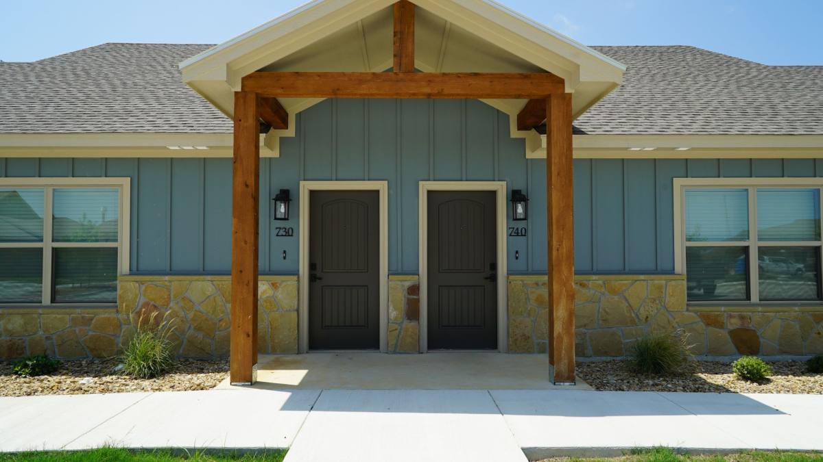 Apartment for rent at 1200 Deer Park Rd, Decatur, TX 76234
