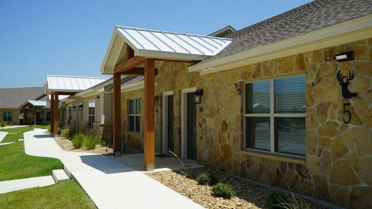 Apartment for rent at 1200 Deer Park Rd, Decatur, TX 76234