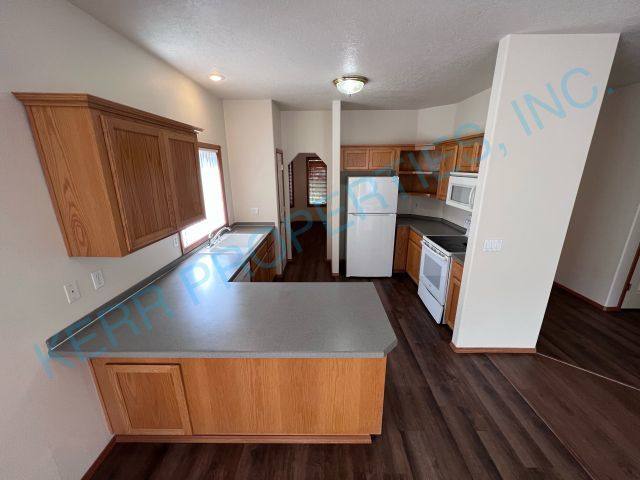 House for rent at 3794 NE Fairview Lake Way, Fairview, OR 97024