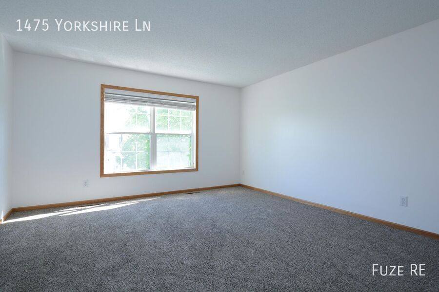 Townhouse for rent at 1475 Yorkshire Lane, Shakopee, MN 55379