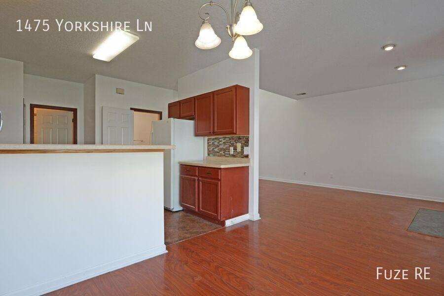 Townhouse for rent at 1475 Yorkshire Lane, Shakopee, MN 55379