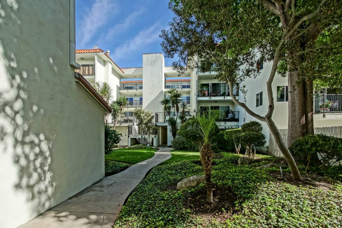 House for rent at 1720 Ardmore Ave, Hermosa Beach, CA 90254