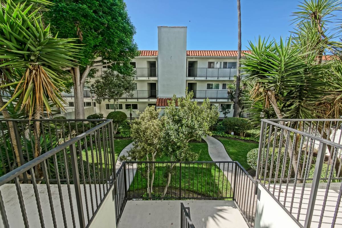 House for rent at 1720 Ardmore Ave, Hermosa Beach, CA 90254