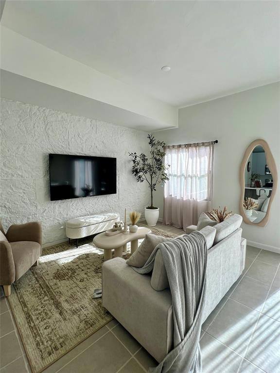 Townhouse for rent at 2526 Pierce St #6, Hollywood, FL 33020