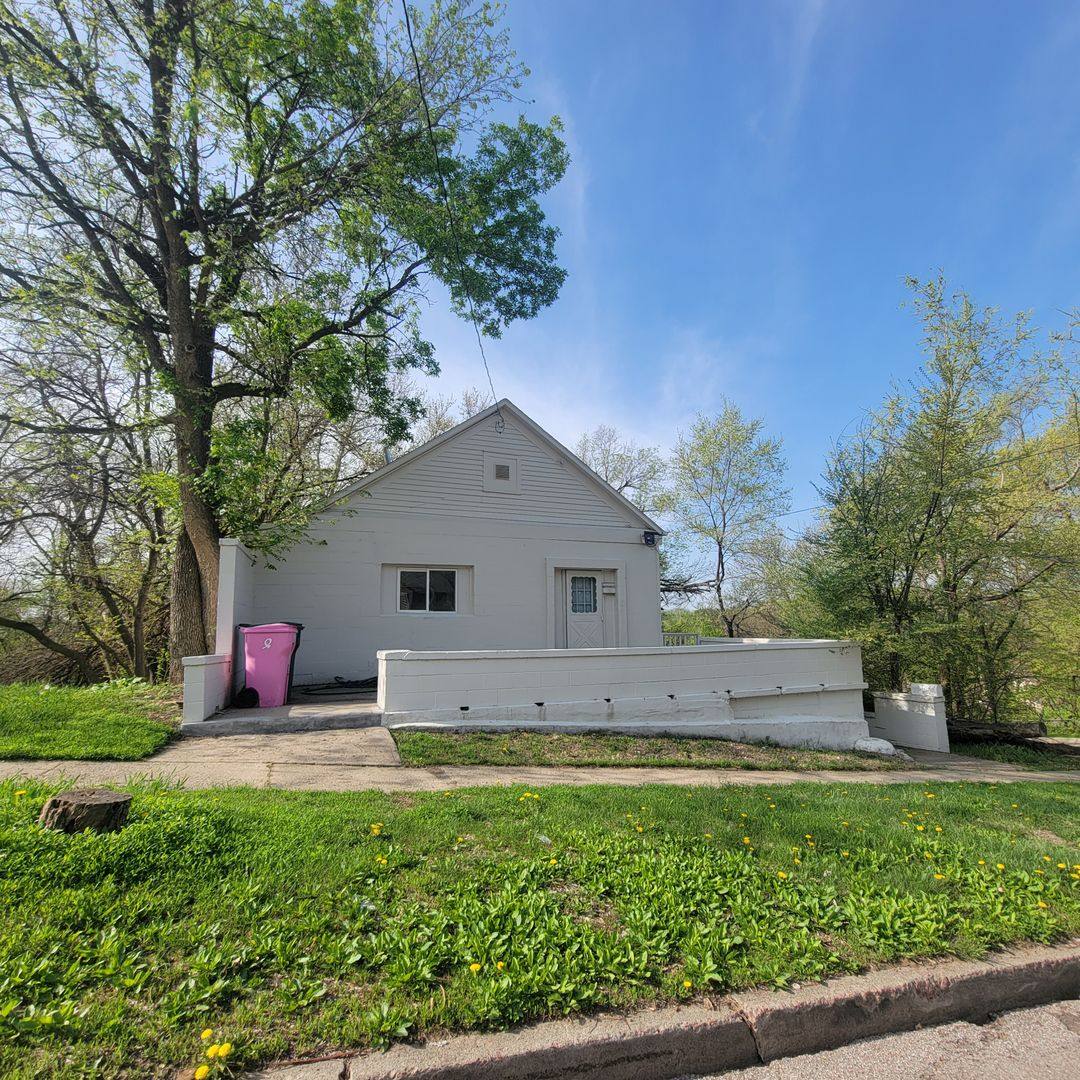 Apartment for rent at 2026-28 W 2nd St, Sioux City, IA 51103
