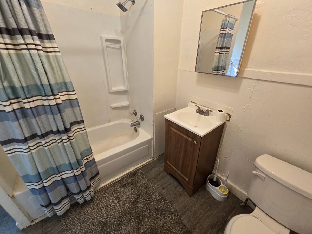 Apartment for rent at 2026-28 W 2nd St, Sioux City, IA 51103