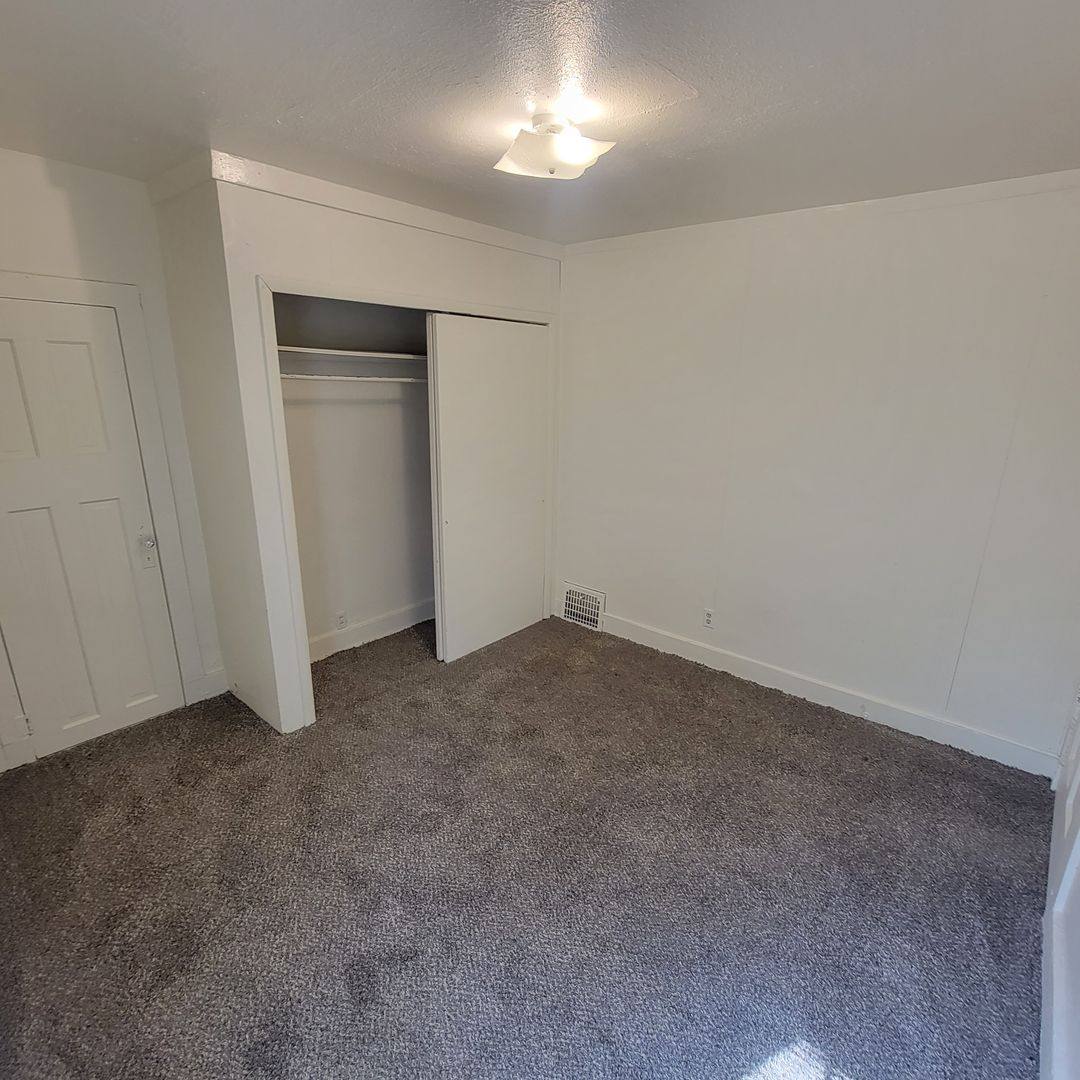 Apartment for rent at 2026-28 W 2nd St, Sioux City, IA 51103