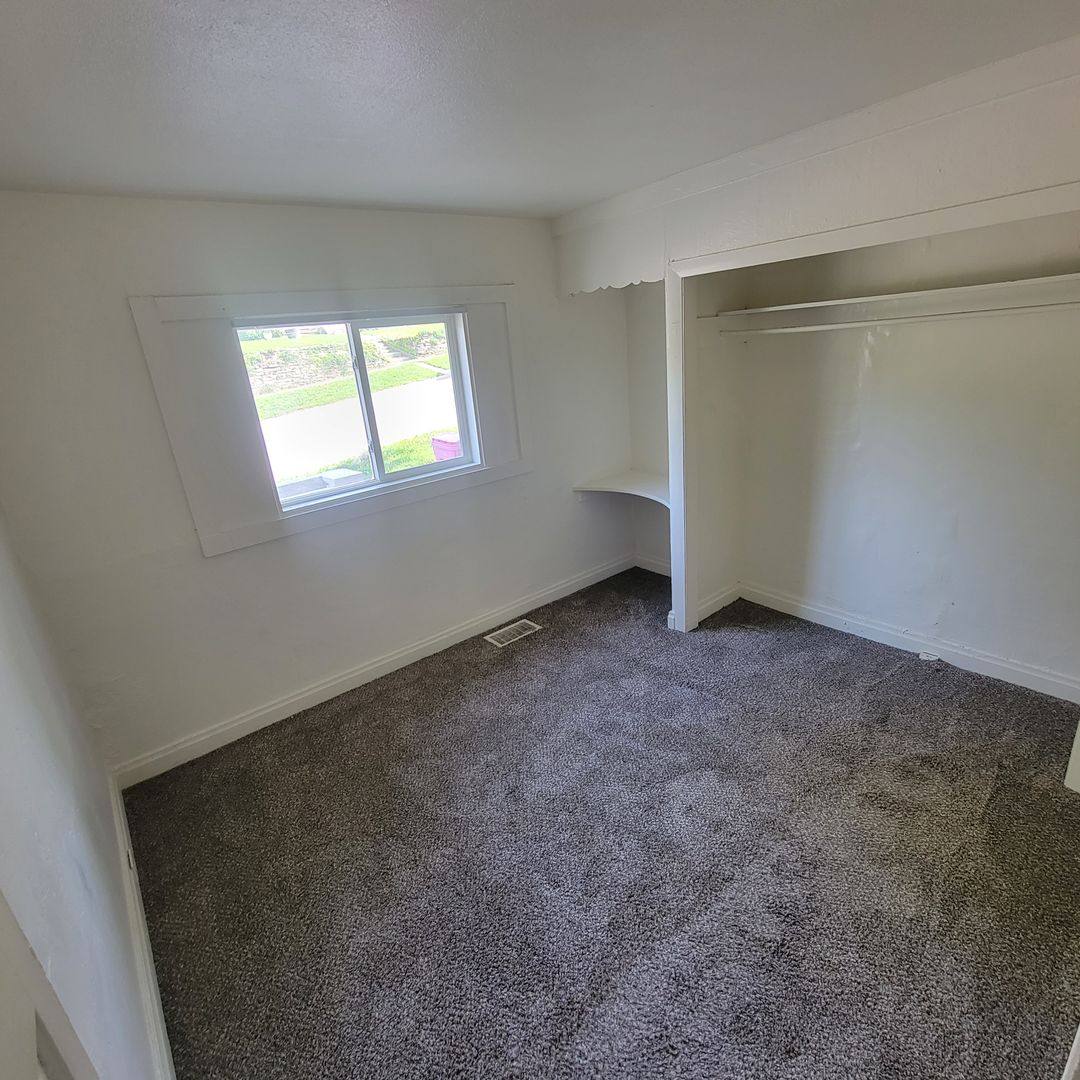 Apartment for rent at 2026-28 W 2nd St, Sioux City, IA 51103