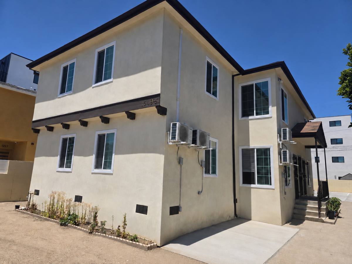Apartment for rent at 1349 W 35th Place #2, Los Angeles, CA 90007