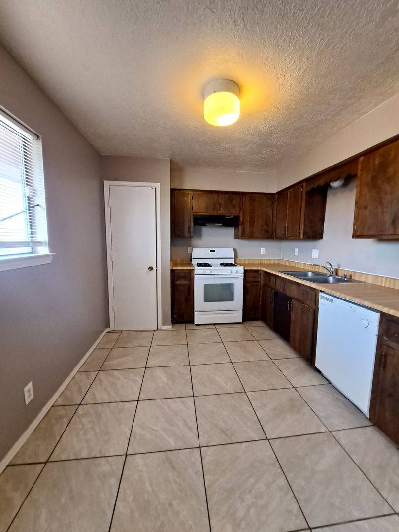 Apartment for rent at 85 Darlene Rd SE, Rio Rancho, NM 87124
