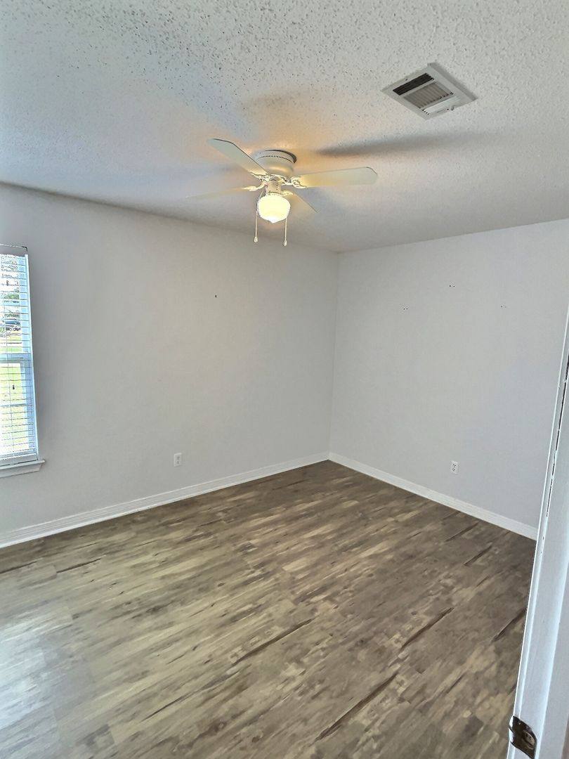 House for rent at 875 Laurelwood Dr, Moss Point, MS 39562