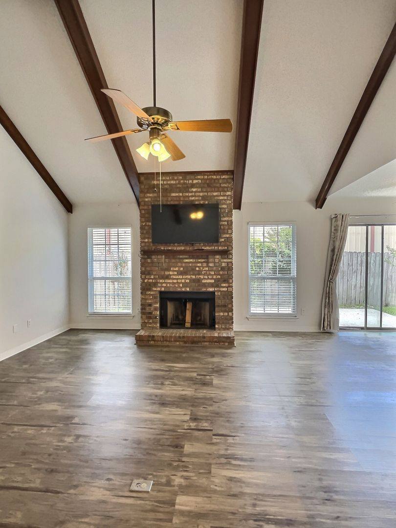House for rent at 875 Laurelwood Dr, Moss Point, MS 39562