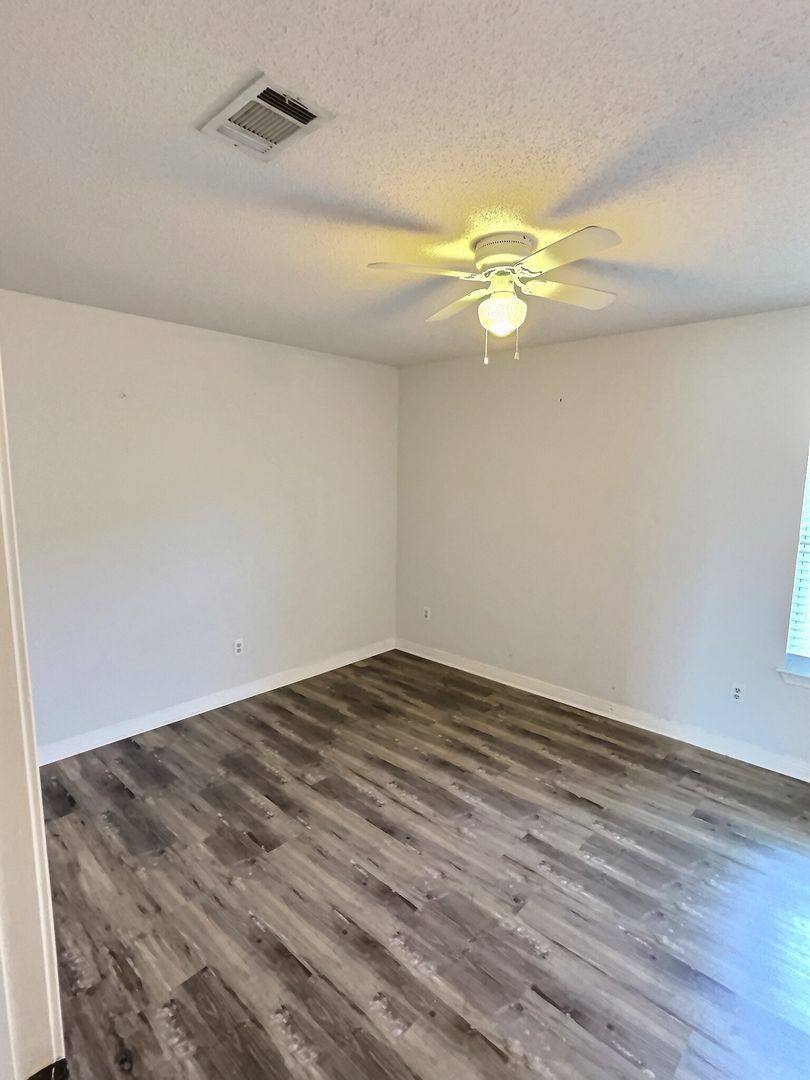 House for rent at 875 Laurelwood Dr, Moss Point, MS 39562