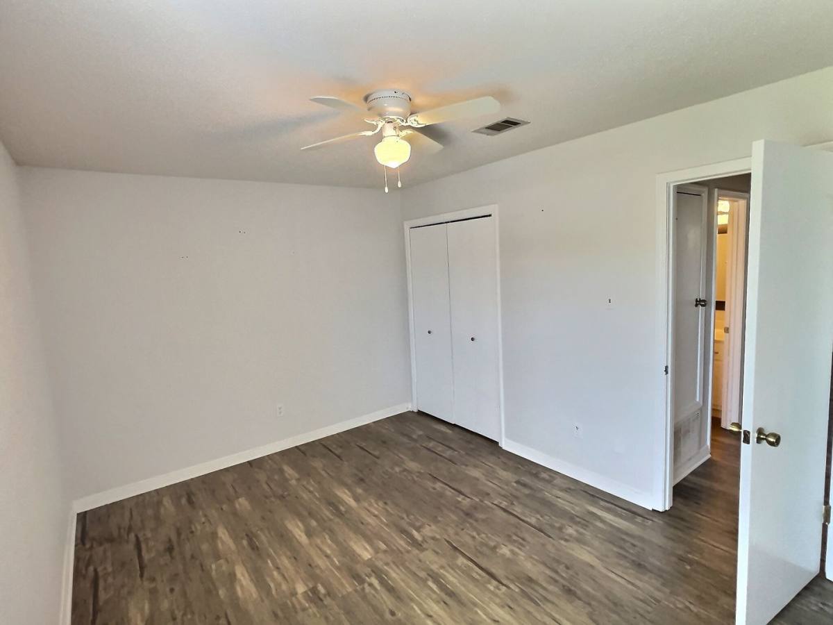 House for rent at 875 Laurelwood Dr, Moss Point, MS 39562