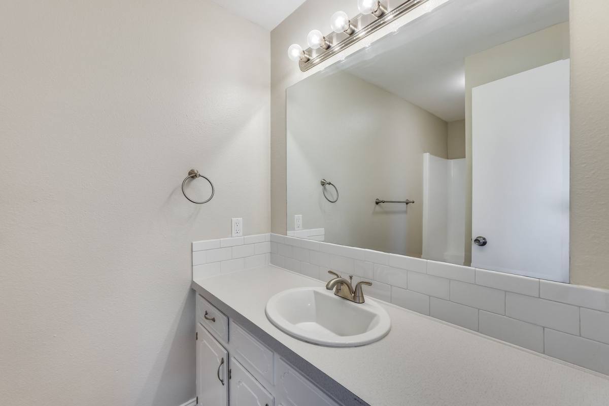 Apartment for rent at 1431-1433 SW 22nd St, Troutdale, OR 97060