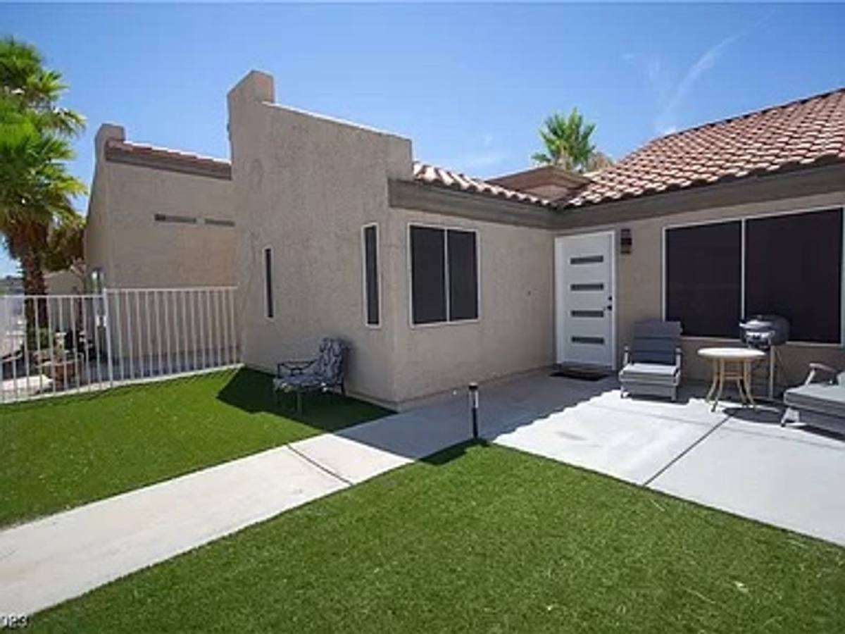 Townhouse for rent at 2212 High Dunes, Laughlin, NV 89029