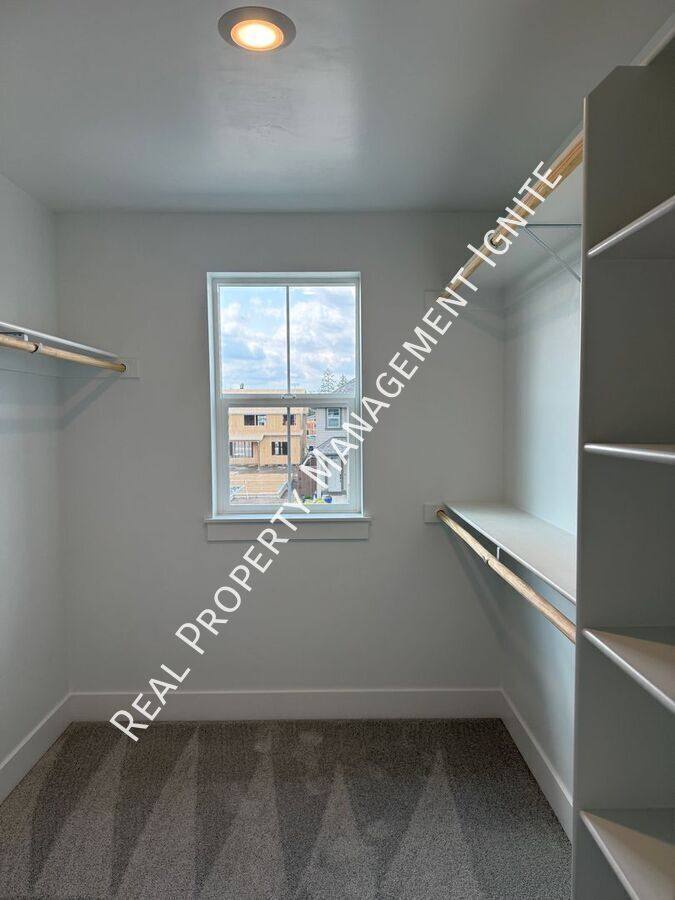 House for rent at 60948 SE Apollo Place, Bend, OR 97702