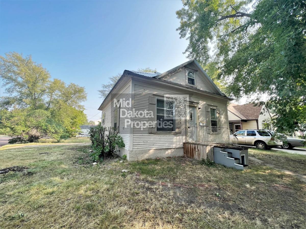 House for rent at 1200 E 3rd, Mitchell, SD 57301