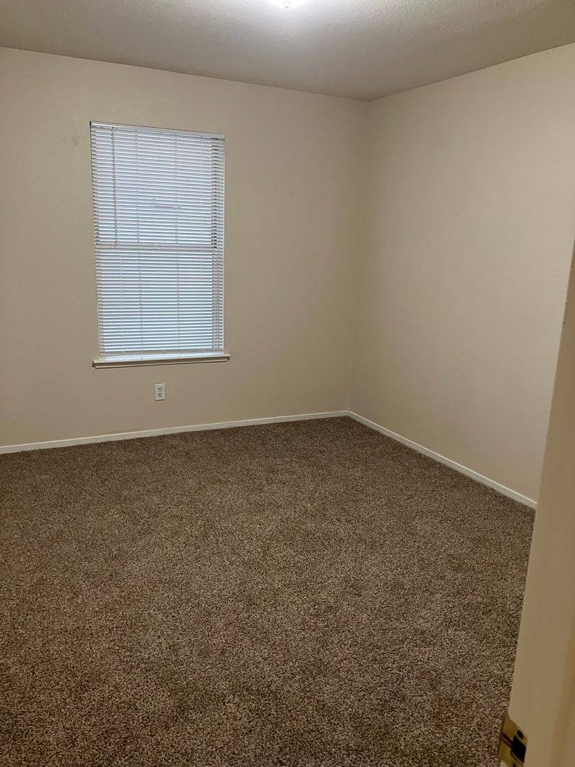 Apartment for rent at 321 T St, Sacramento, CA 95811