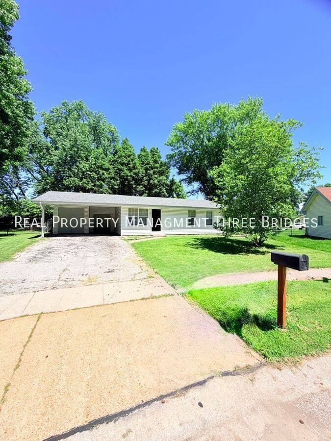 House for rent at 2857 Dawnview Dr, Florissant, MO 63031