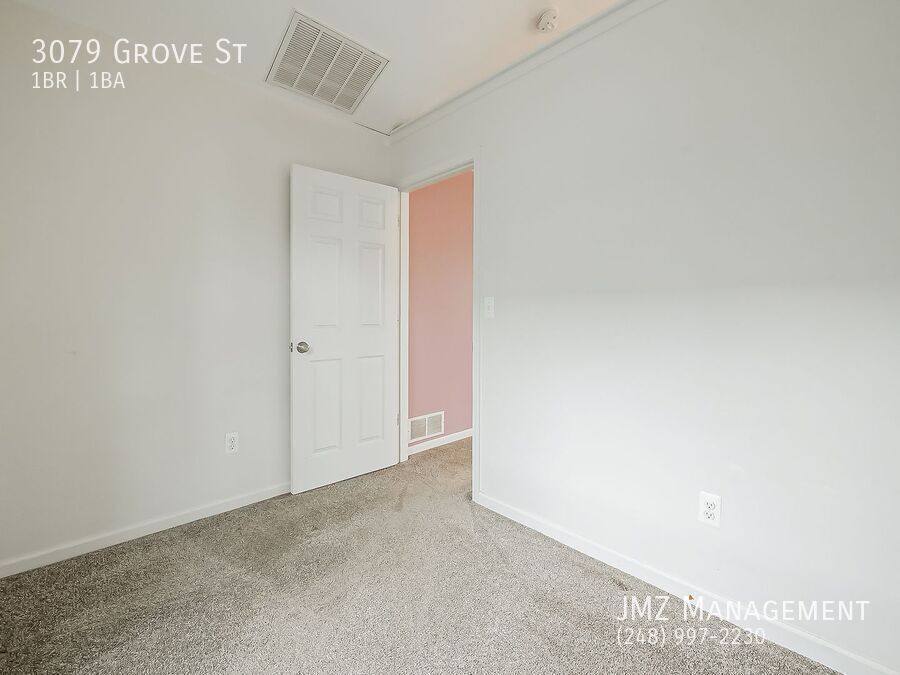 House for rent at 3079 Grove St, Keego Harbor, MI 48320