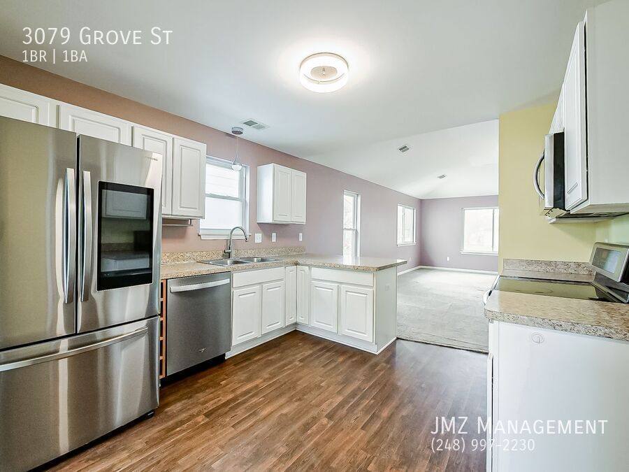 House for rent at 3079 Grove St, Keego Harbor, MI 48320