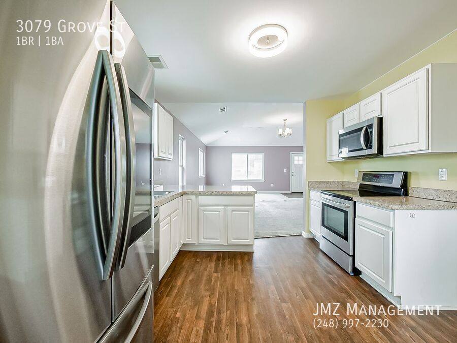 House for rent at 3079 Grove St, Keego Harbor, MI 48320