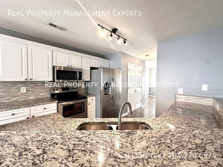 House for rent at 7603 Rolling Meadows Lane, Huntersville, NC 28078