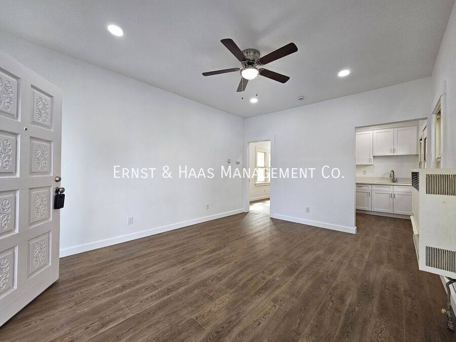 Apartment for rent at 33 Orange Ave #2, Long Beach, CA 90802