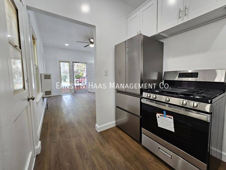 Apartment for rent at 33 Orange Ave #2, Long Beach, CA 90802