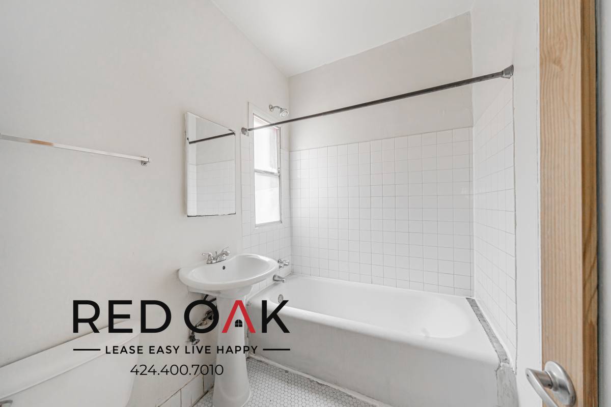 Apartment for rent at 836 Sanborn Ave #304, Los Angeles, CA 90029
