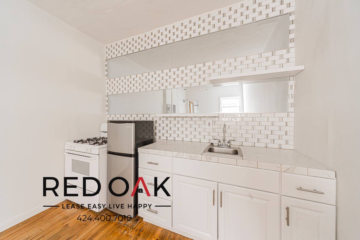 Apartment for rent at 836 Sanborn Ave #304, Los Angeles, CA 90029