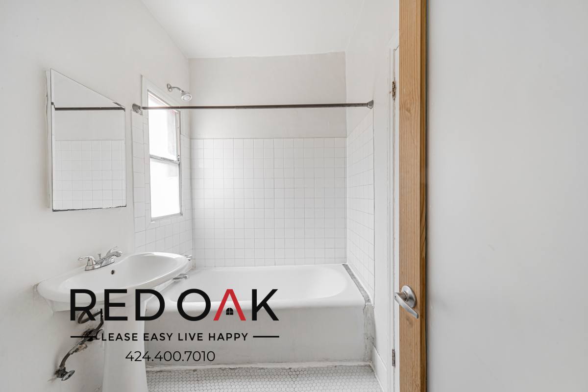 Apartment for rent at 836 Sanborn Ave #304, Los Angeles, CA 90029