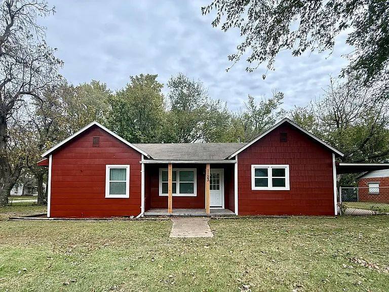 House for rent at 1123 W Spring St, Collinsville, OK 74021