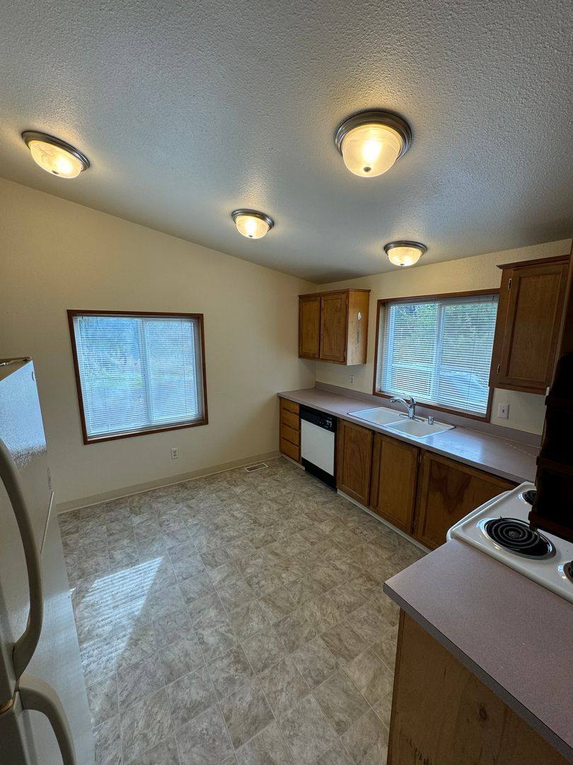 House for rent at 37997 Soap Creek Rd, Corvallis, OR 97330