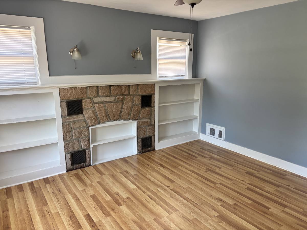 Apartment for rent at 321 W Allen St, Hendersonville, NC 28739