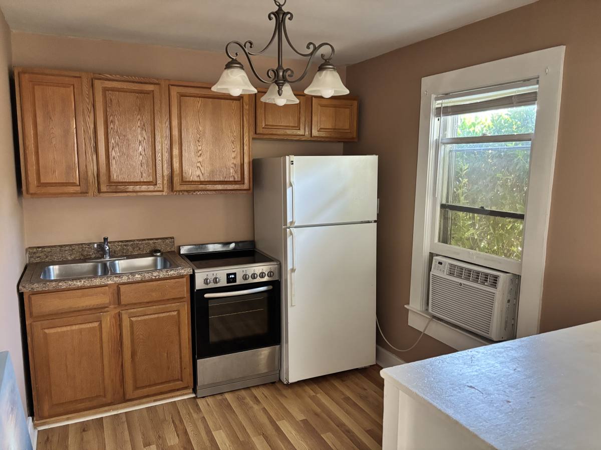 Apartment for rent at 321 W Allen St, Hendersonville, NC 28739
