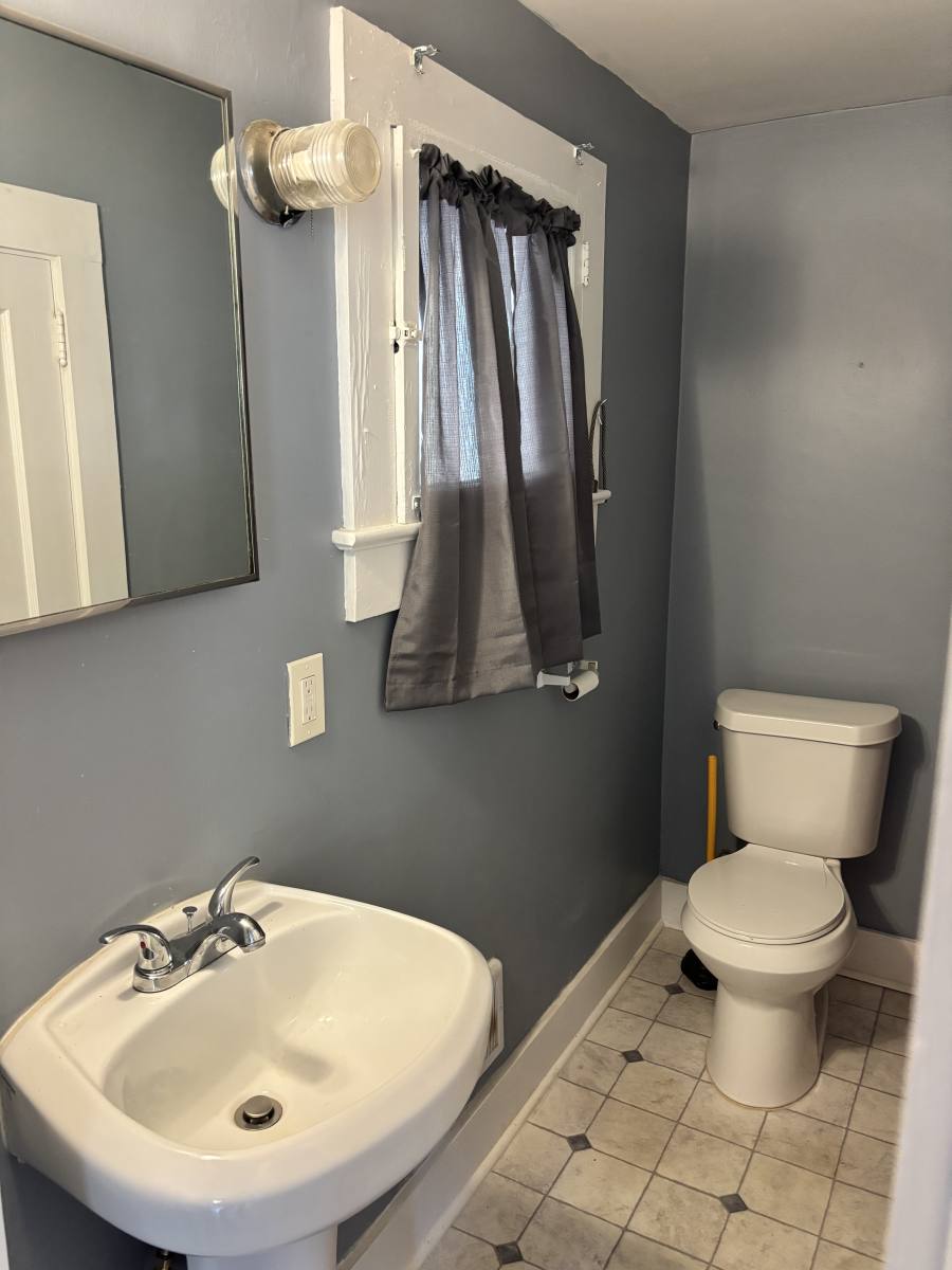 Apartment for rent at 321 W Allen St, Hendersonville, NC 28739