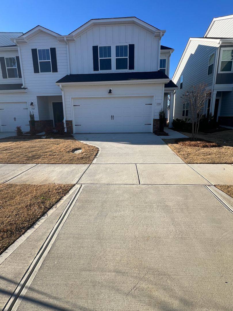 House for rent at 1725 Braemar Village Dr, Monroe, NC 28110