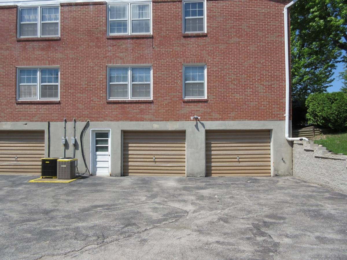Condo for rent at 604 Thunderbird, Chesterfield, MO 63017